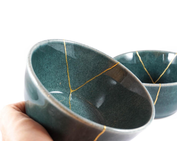 Exquisite Dark Green Kintsugi Bowl with 22K Gold Accents - A Unique Symbol of Beauty and Resilience for Your Home